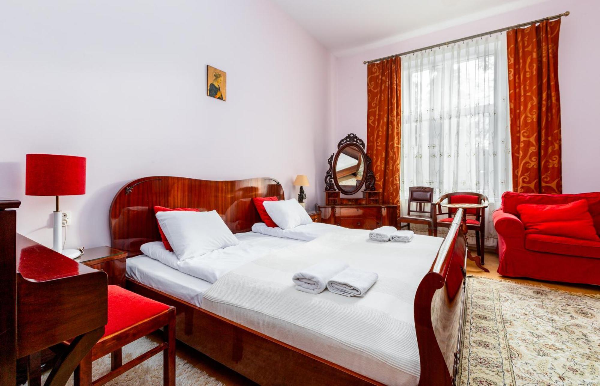 Apartment Red